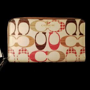 Coach Corner Zip Wristlet in Signature Canvas with iconic Coach Logo